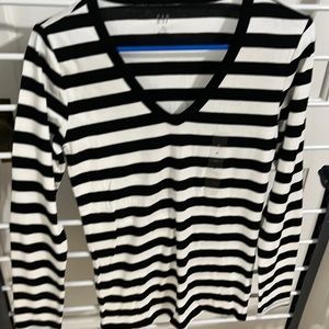 Gap Long Sleeve Black/White shirt